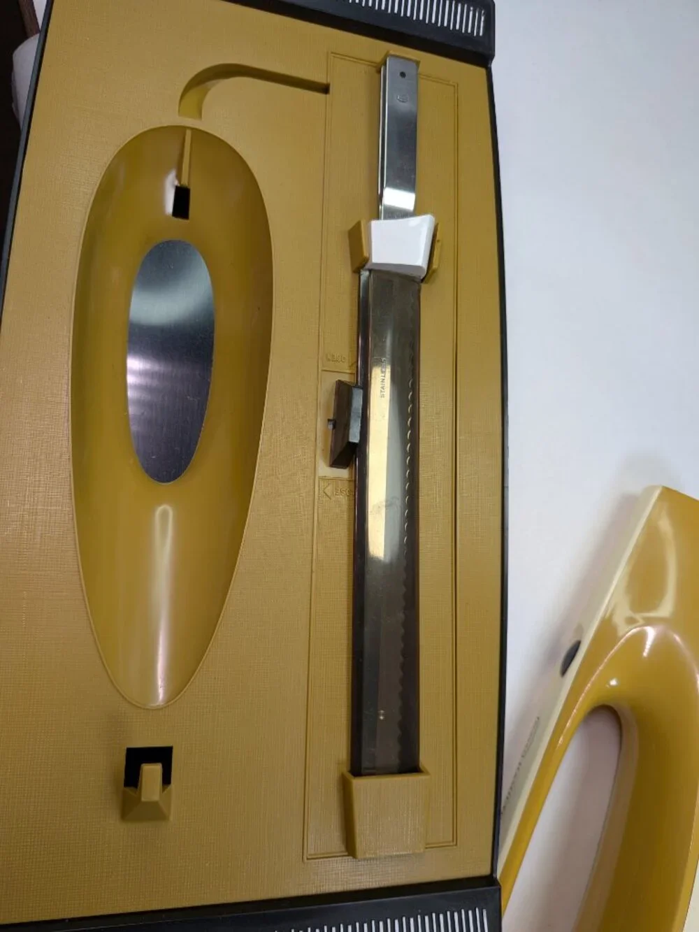 Vintage 1974 Hamilton Beach Harvest Gold Electric Knife Set Model 354 w/ Box